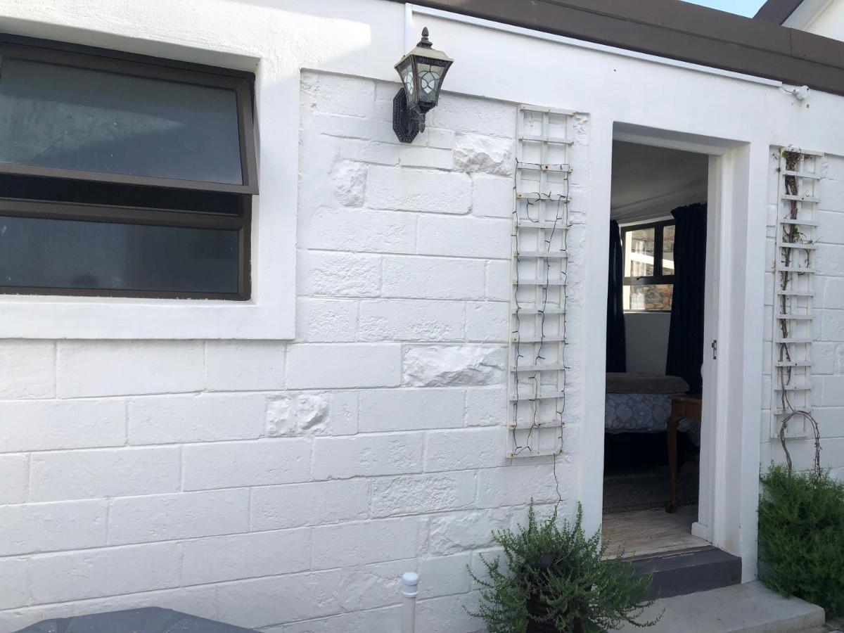 Ollava Guesthouse Simon's Town Exterior photo