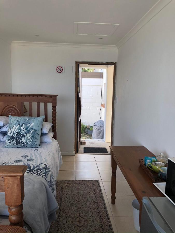 Ollava Guesthouse Simon's Town Exterior photo