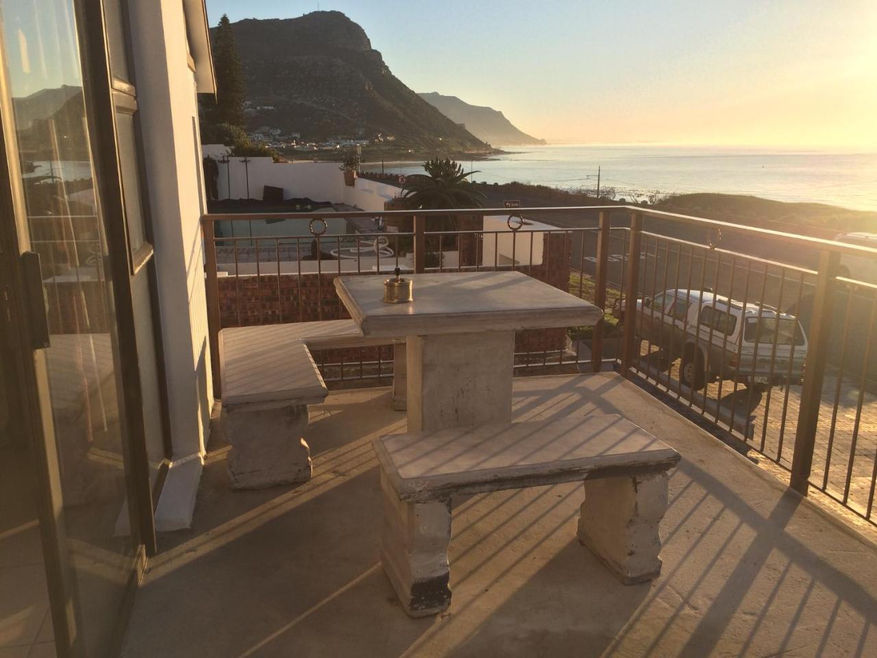 Ollava Guesthouse Simon's Town Exterior photo