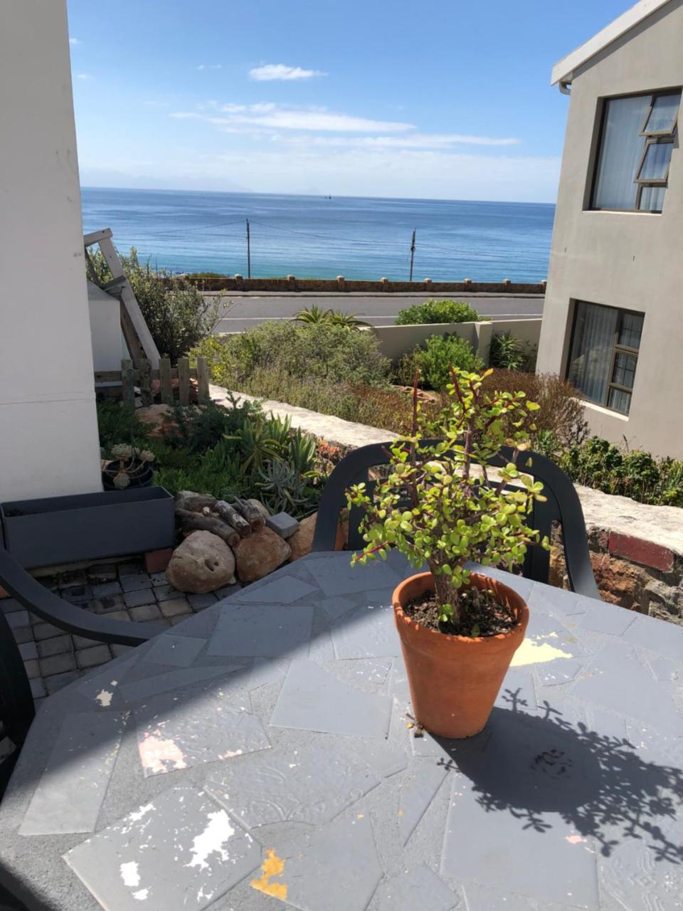 Ollava Guesthouse Simon's Town Exterior photo